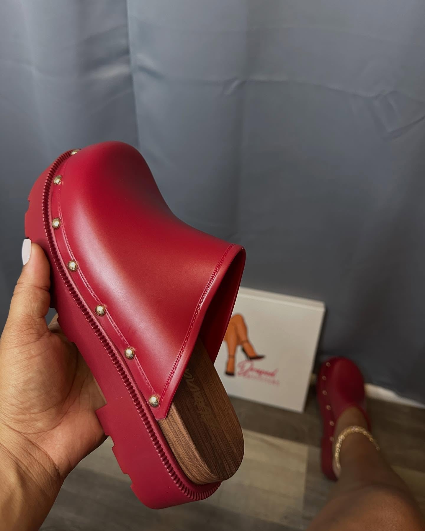 Bronco Leather platform closed toe sandals